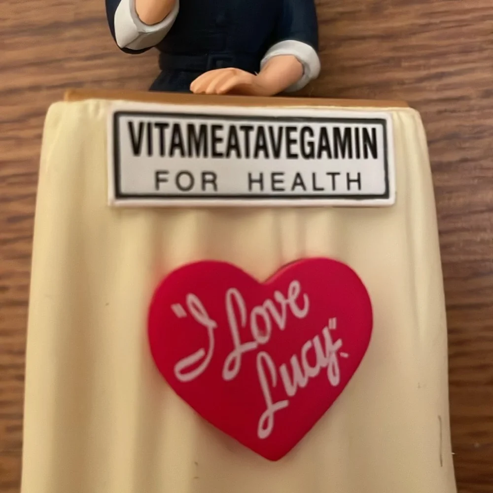 Hallmark Ornament 2001 I Love Lucy Does A TV Commercial Vitameatavegamin - Picture 6 of 11